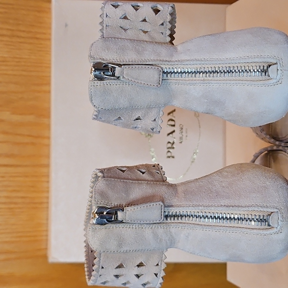 PRADA CALZATURE DONNA CAMOSCIO CIPRIA HIGH HEEL SANDALS IN SIZE 38. - Picture 5 of 13